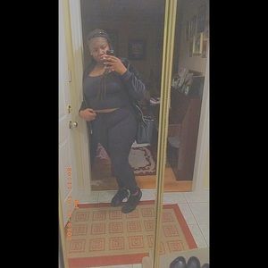 Meet your Posher, Tee